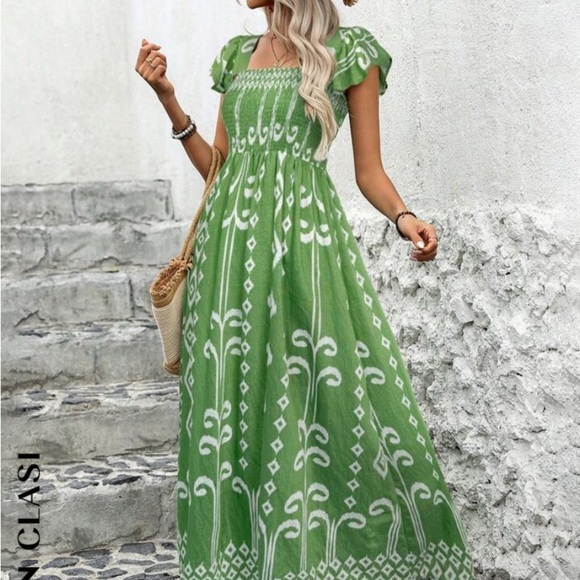 Maxi Sundress - Green Smocked Ruffled NEW - Picture 2 of 6
